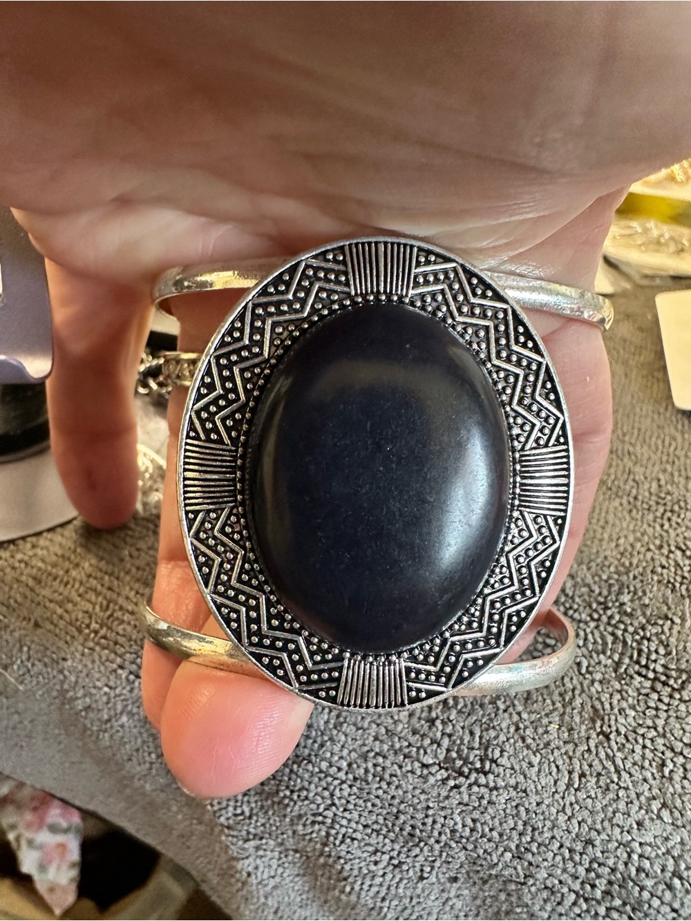 Source Unknown Black Centerpiece Silver-Tone Cuff Bracelet
